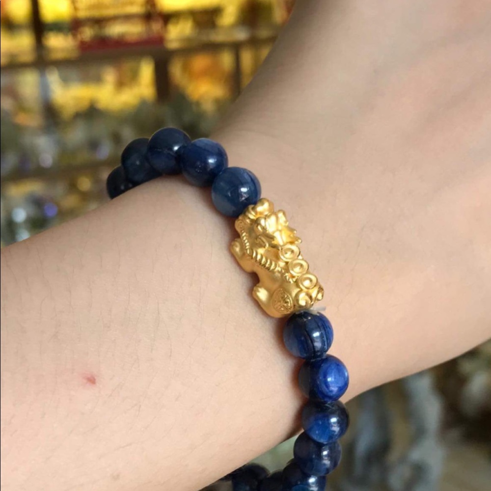 Gemstone bacelet